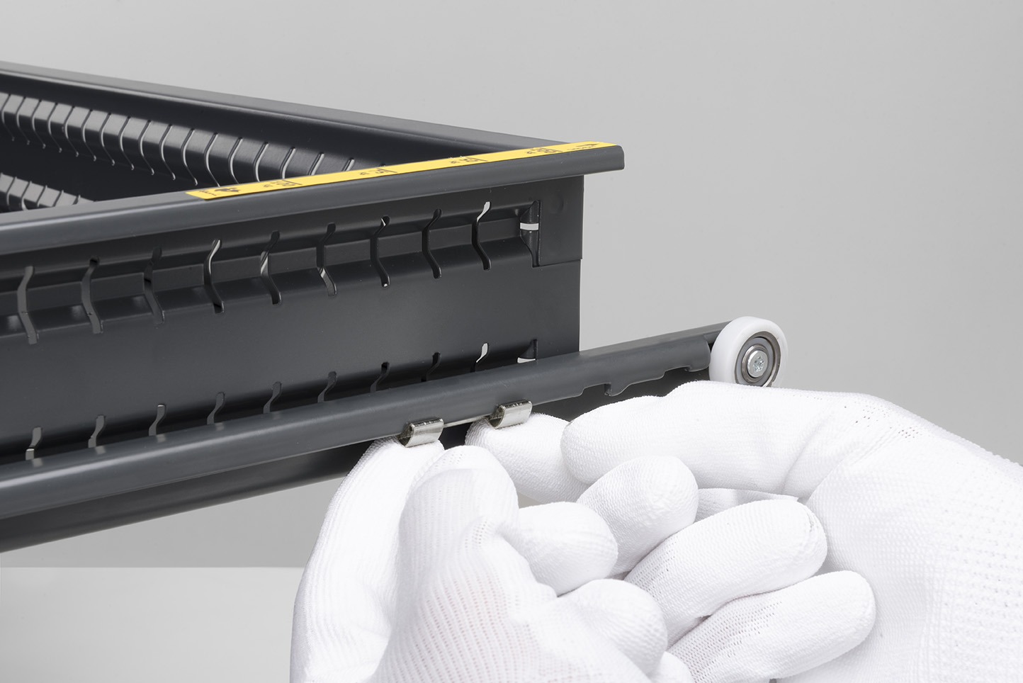Exorya mechanical drawer adjustment